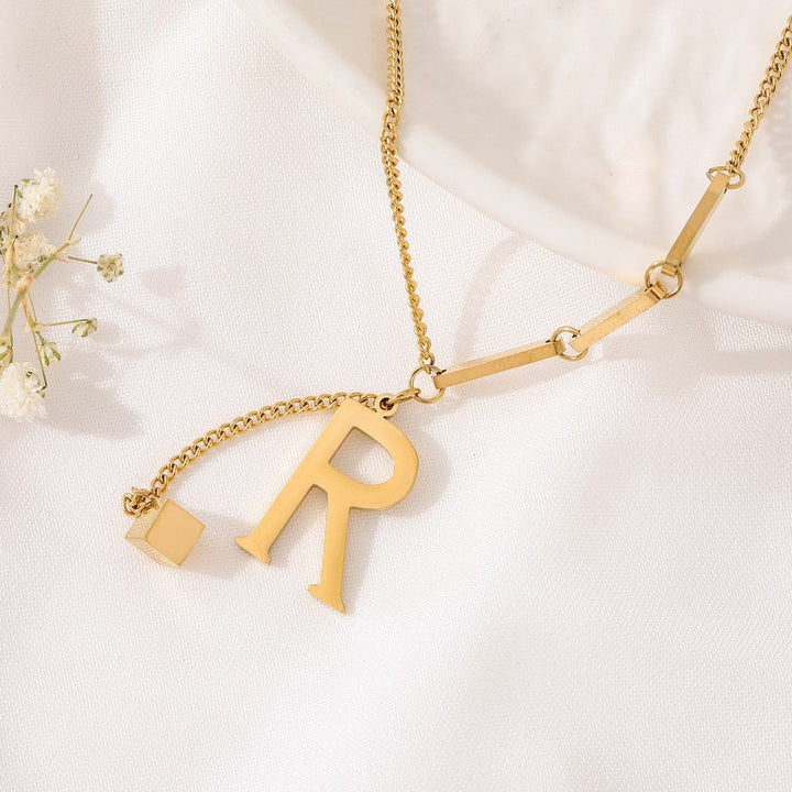 Blakely | Collar con Inicial Personalizada en Acabado Elegante