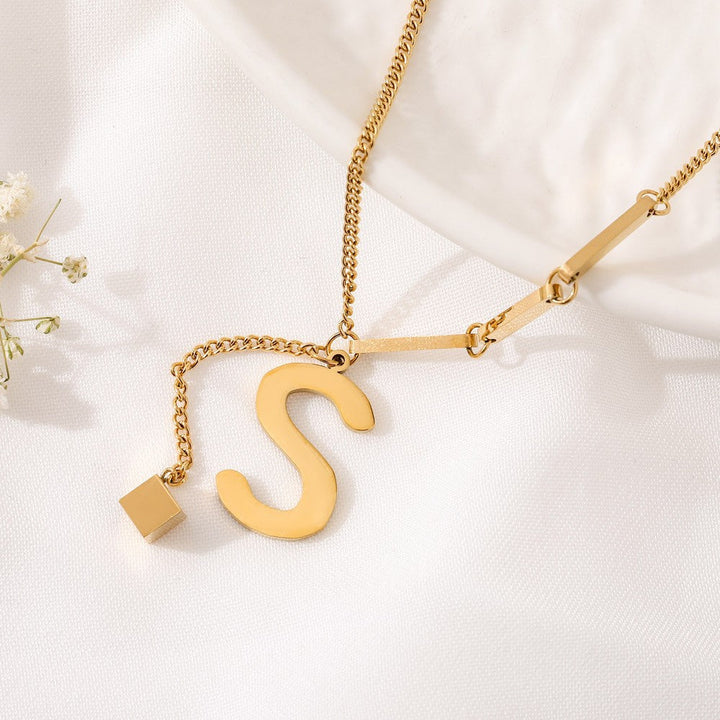 Blakely | Collar con Inicial Personalizada en Acabado Elegante