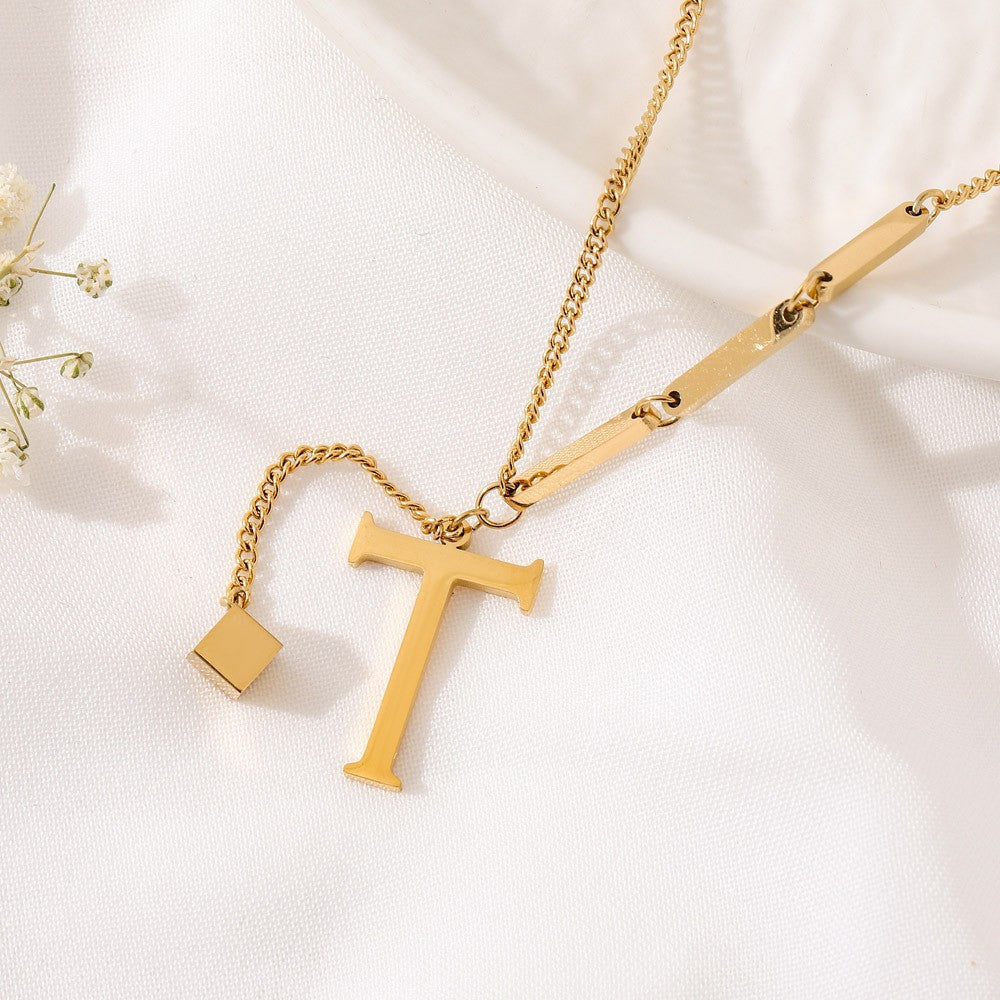 Blakely | Collar con Inicial Personalizada en Acabado Elegante