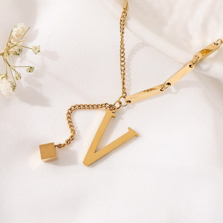 Blakely | Collar con Inicial Personalizada en Acabado Elegante