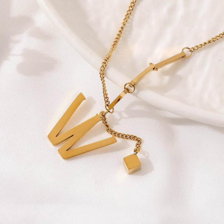 Blakely | Collar con Inicial Personalizada en Acabado Elegante
