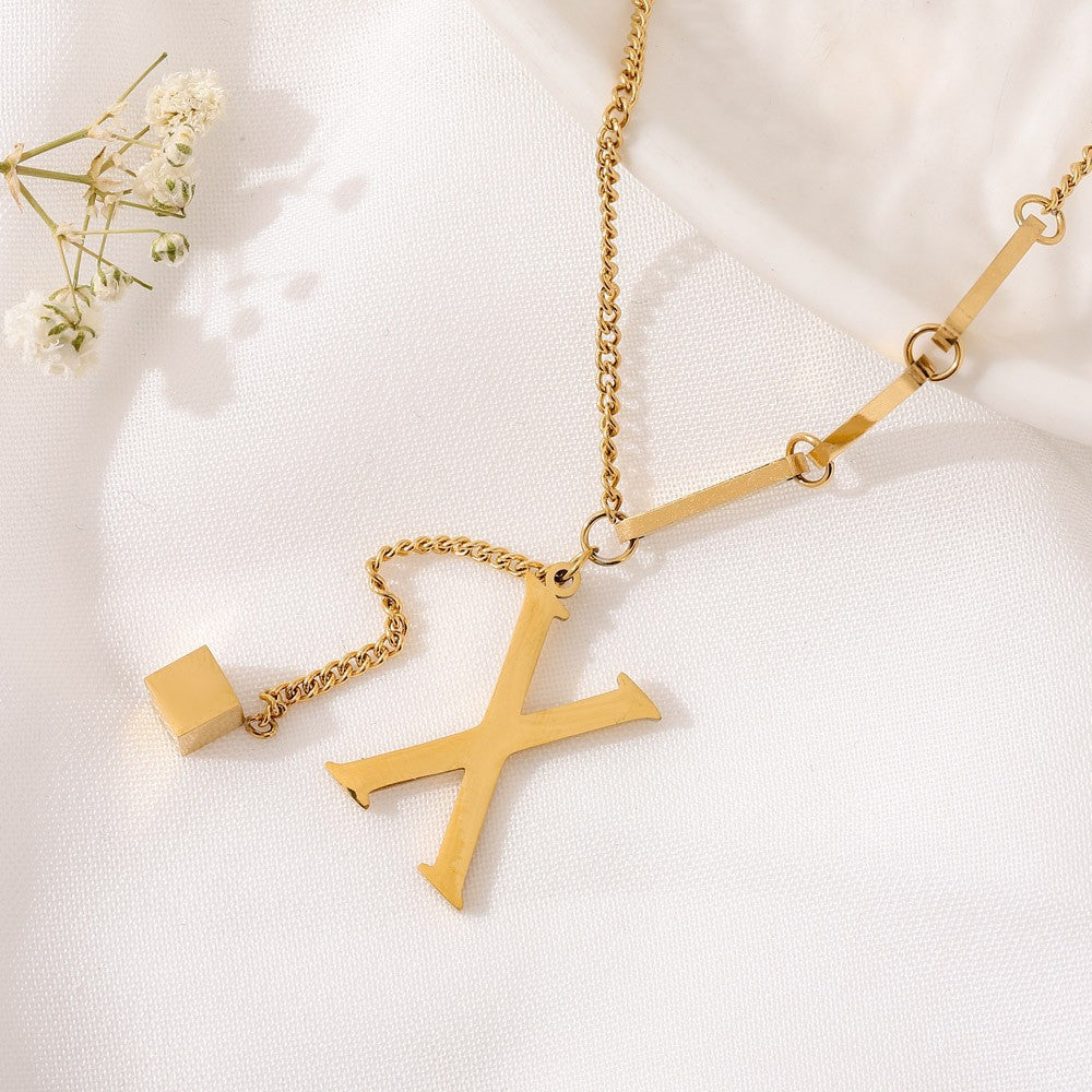 Blakely | Collar con Inicial Personalizada en Acabado Elegante