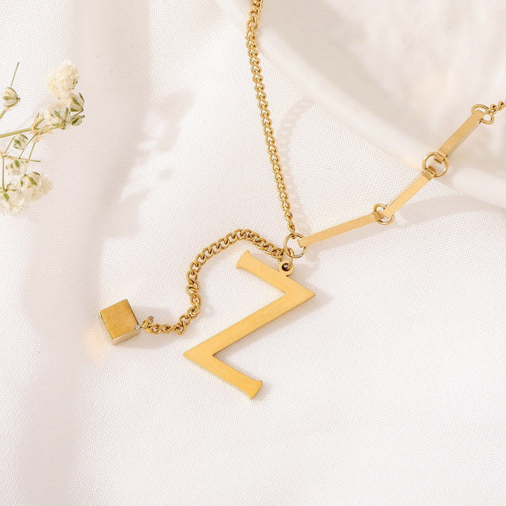 Blakely | Collar con Inicial Personalizada en Acabado Elegante