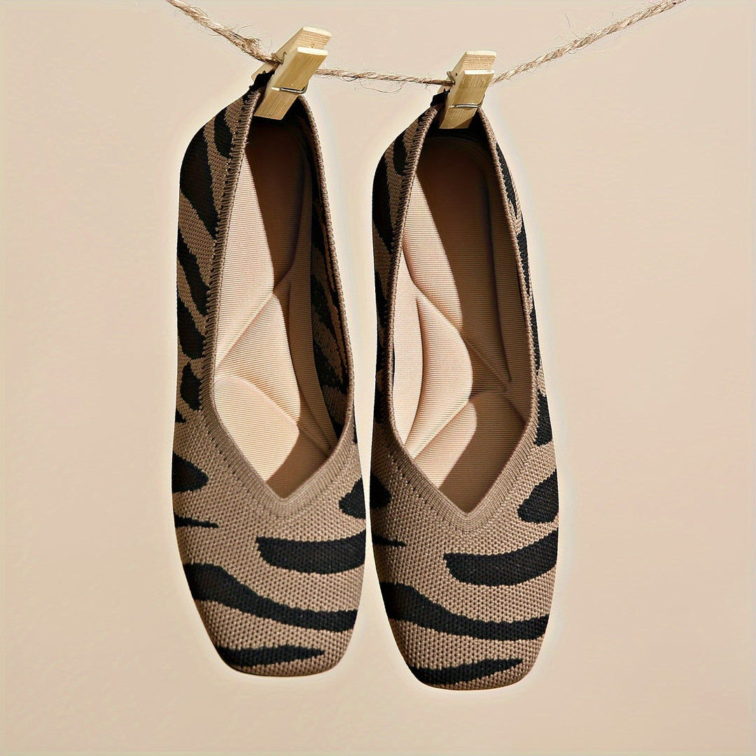 Ivara | Flats Elegantes con Estampado Zebra y Punta Cuadrada