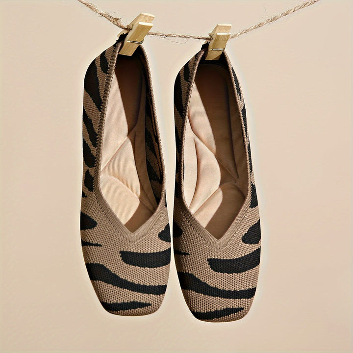 Ivara | Flats Elegantes con Estampado Zebra y Punta Cuadrada