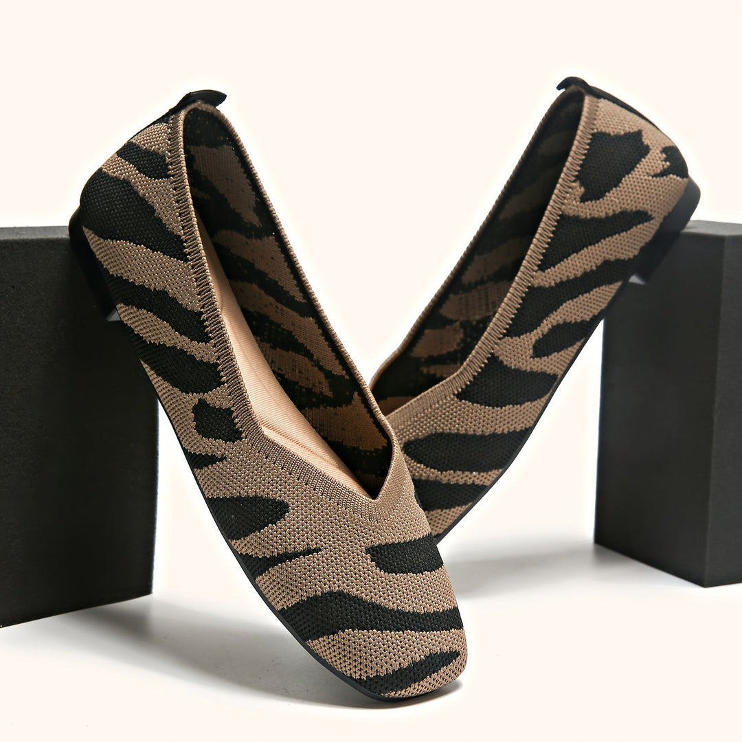 Ivara | Flats Elegantes con Estampado Zebra y Punta Cuadrada
