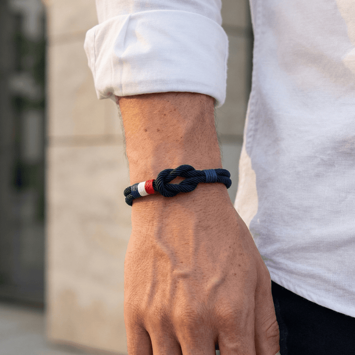 Porter | Pulsera de Cordón con Nudo y Detalle de Bandera Francesa Ajustable
