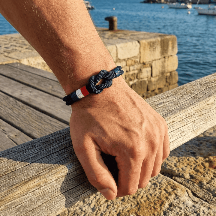 Porter | Pulsera de Cordón con Nudo y Detalle de Bandera Francesa Ajustable