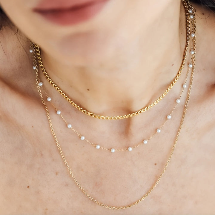 Winsley | Collar Elegante de Tres Capas con Acabado Dorado