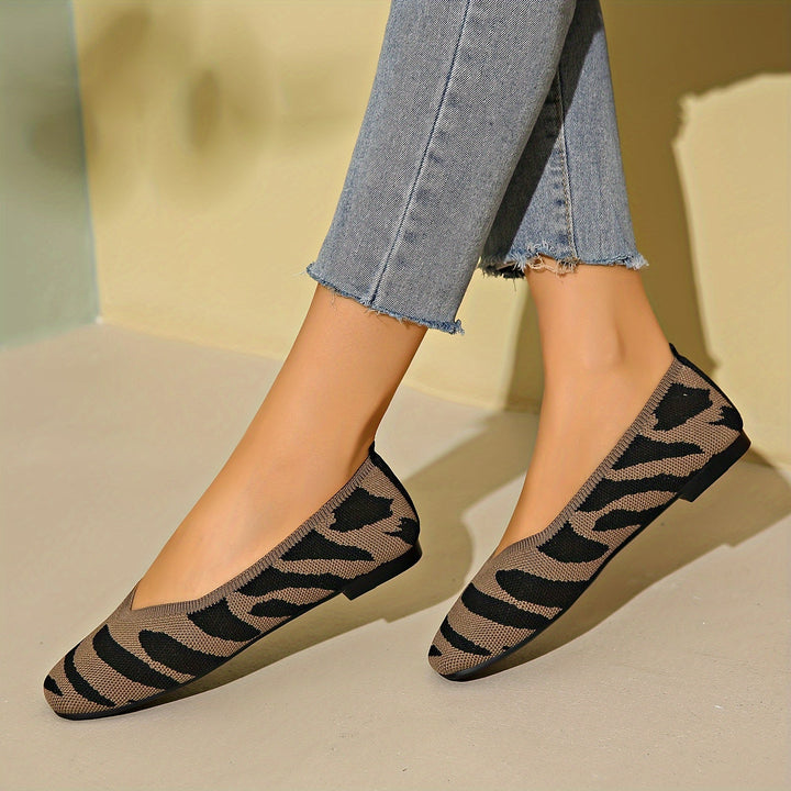 Ivara | Flats Elegantes con Estampado Zebra y Punta Cuadrada