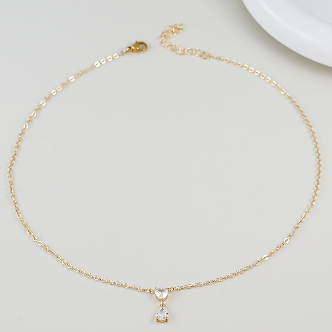 Linda | Collar Minimalista con Colgante de Avión y Estilo Delicado