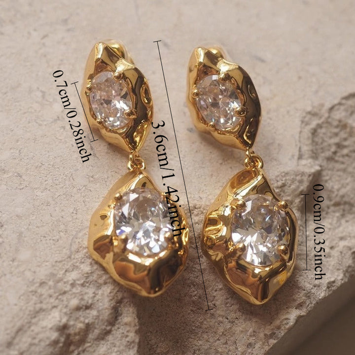 Xola | Aretes Colgantes con Zirconia Brillante y Diseño Elegante
