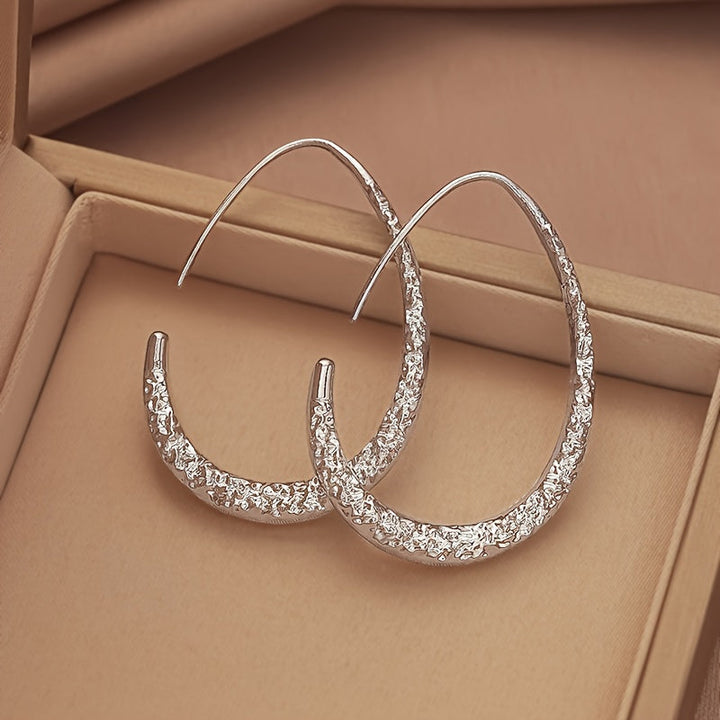 Raya | Aretes Minimalistas de Gota con Diseño Elegante