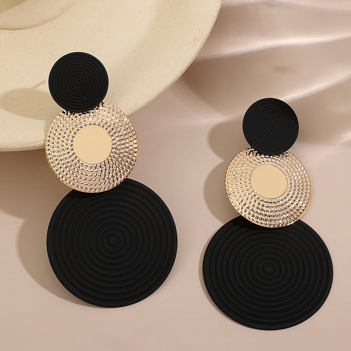 Aileen | Aretes Colgantes Elegantes con Diseño Versátil para Cada Ocasión
