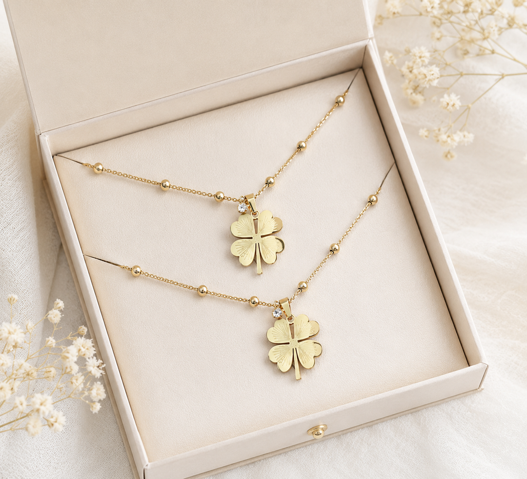 Xyla | Collar Trébol de Acero en Acabado Dorado Elegante