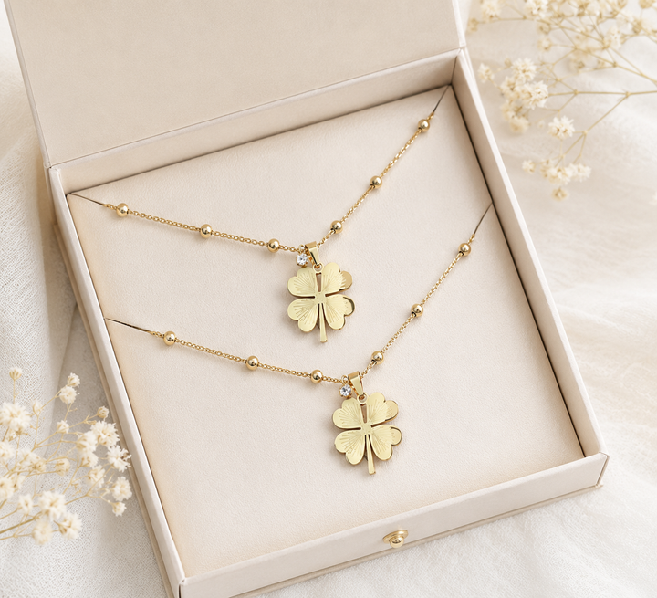 Xyla | Collar Trébol de Acero en Acabado Dorado Elegante